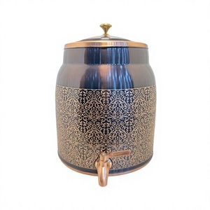 Distributeur d'eau en cuivre foncé antique de qualité supérieure 12L avec motif floral gravé, réservoir Matka ayurvédique, réservoir d'eau métallique étanche avec robinet - Product Image 1