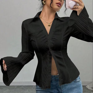 เสื้อเชิ้ตผู้หญิงแบบใหม่ คอวี ติดกระดุมเม็ดเดียว ลายทางเรียบ ทรงเข้ารูป ยาว ใส่สบาย เหมาะสำหรับฤดูร้อน ใส่ทำงานได้ - Product Image 1