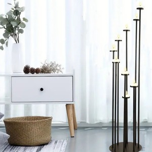 Candelabro Moderno Minimalista LANJO en Dorado y Negro con 9 Brazos, Juego de Candelabros Acrílicos, Centro de Mesa - Product Image 5