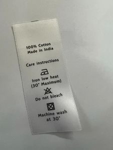 ป้ายพิมพ์ลายซาตินขนาด 0.75 x 2 นิ้ว ป้ายโลโก้ดีไซน์ขายดี ป้ายพิมพ์ลาย ป้ายพิมพ์ลายสำหรับเสื้อผ้า - Product Image 2