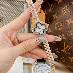 Reloj de Pulsera de Alta Gama con Diamantes y Perlas | Reloj de Pulsera Premium con Perlas de <span class=keywords><strong>Cuatro</strong></span> Hojas de las Mejores Fábricas |   Servicio de Logotipo Personalizado VS/PPF/APS/C - Product Image 5