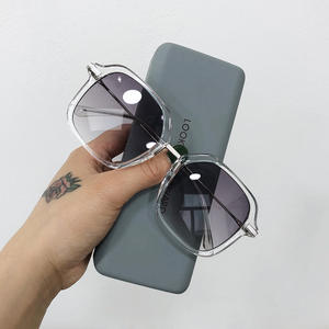 Gafas de Sol Cuadradas Extra Grandes para Mujer Qianai, Montura con Estampado de Leopardo, Lentes de PC, 100% Protección UV, Protección Solar para Conducir - Product Image 3