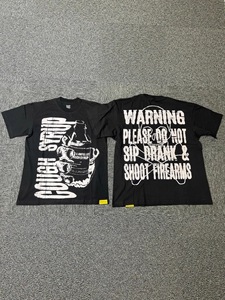 T-shirt da uomo a maniche corte in cotone traspirante con stampa del marchio streetwear 'That's a Awful Lot of COUGH SYRUP', camicie di design - Product Image 3