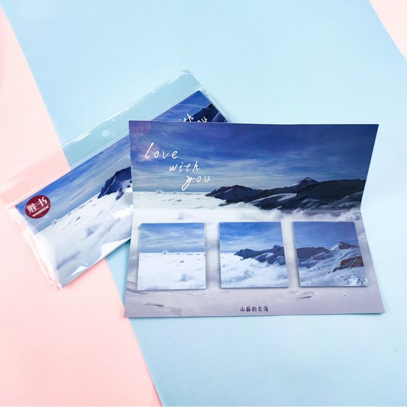 La mer de nuages au sommet de la montagne