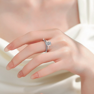 ชุดเครื่องประดับสำหรับผู้หญิงสุดอินเทรนด์ แหวนเงินแท้ S925 ประดับมอสซาไนต์ทรงเหลี่ยมมรกต 1&2 <span class=keywords><strong>กะรัต</strong></span> แบบซ้อนได้ - Product Image 4