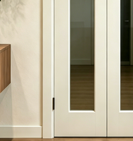 Porte intérieure double en WPC de qualité supérieure avec inserts en verre transparent intégrés, surface finement travaillée, porte battante double pour la décoration de la maison