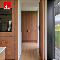 Armoire de cuisine Alland en bois de noyer massif, style moderne du milieu du siècle, avec îlot en bois courbé