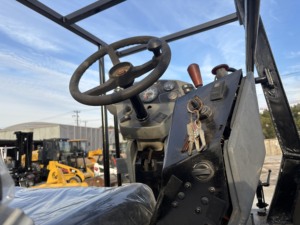 Compacteur routier à double tambour Caterpillar CB534D, modèle 2020, largeur de rouleau de 1,7 m, composants de la boîte de vitesses, du moteur et de la pompe - Product Image 4