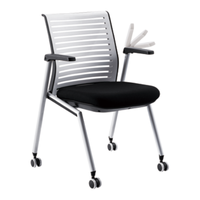 Chaise de formation moderne à dossier côtelé avec roulettes, chaise de séminaire mobile empilable pour espaces d'apprentissage agiles