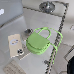 กระเป๋าสะพายข้างผู้หญิงแบบมินิ หูหิ้วแบบแม่เหล็ก สีพื้น ซัมเมอร์ 2022 สีขาว สีแดงกุหลาบ สีเขียวอ่อน - Product Image 2