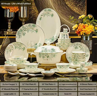 Services de table en porcelaine fine à motif floral vert avec bordure dorée, durables et légers, pour hôtels, restaurants et décoration de salle à manger de luxe à domicile
