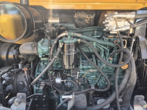 รถขุดขนาดเล็ก VOLVO EC60 6 ตัน รถขุดไฮดรอลิกมือสอง เครื่องจักรขุดดินแบบตีนตะขาบ มือสอง ปั๊มมอเตอร์ Eaton ได้รับการรับรองมาตรฐาน CE - Product Image 4