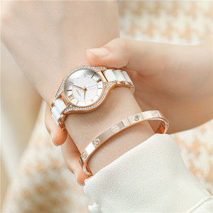 Montres-bracelets classiques SINOBI pour femmes S9858L Bracelet en céramique et alliage Montre à quartz pour femme avec date automatique Usine chinoise OEM - Product Image 5