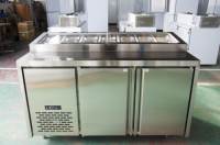 Table de préparation et de refroidissement pour pizzas Belnor à 3 portes avec système de refroidissement par air et bac à dégivrage automatique pour usage en restaurant