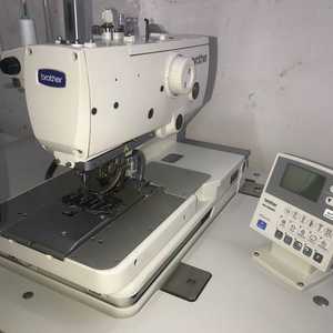 Máquina <span class=keywords><strong>de</strong></span> coser industrial <span class=keywords><strong>de</strong></span> ojales <span class=keywords><strong>Brother</strong></span> RH-9820 usada, año 2012, 10001-20000 horas <span class=keywords><strong>de</strong></span> uso, velocidad máxima <span class=keywords><strong>de</strong></span> 2500 rpm, grosor <span class=keywords><strong>de</strong></span> costura <span class=keywords><strong>de</strong></span> 0.8 cm, Japón - Product Image 4