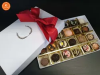 Feuille chaude pliante personnalisée avec cavités d'insertion, boîte de papier d'emballage de pâtisserie de fenêtre de Baklava de chocolat de truffe