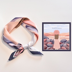 Sciarpa Quadrata Piccola Estiva di Tendenza, in Seta con Stampa Floreale, Versatile ed Elegante per Donne - Product Image 4
