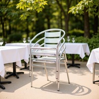 Chaise d'extérieur Uyiem en alliage d'aluminium, empilable, style minimaliste moderne, idéale pour les cafés et les espaces de restauration, pour les banquets et les expositions sur balcon.