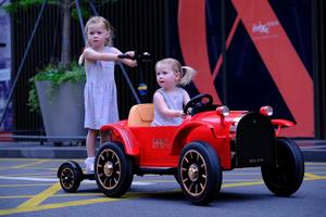 Voiture électrique pour enfants de 12 ans, 2 motocyclistes/voitures de conception de <span class=keywords><strong>train</strong></span> pour enfants <span class=keywords><strong>à</strong></span> conduire grande électrique/voitures <span class=keywords><strong>à</strong></span> un prix - Product Image 6