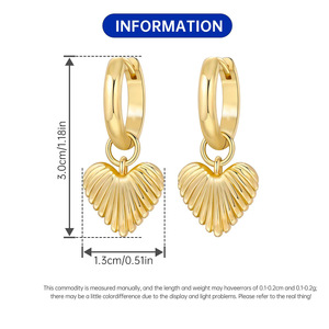 Nouvelles boucles d'oreilles minimalistes en laiton blanc avec motif cœur doré, élégantes boucles d'oreilles pour femmes. - Product Image 2