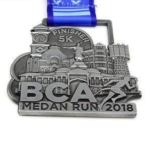 Medalla de Premio 3D Personalizada de Aleación de Zinc para Corredores de Maratón y Carreras de 5K - Product Image 3