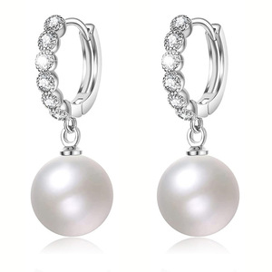 Orecchini Geometrici con Perle Simulate per Donne, Gioielli Eleganti e Delicati di Lusso alla Moda - Product Image 1