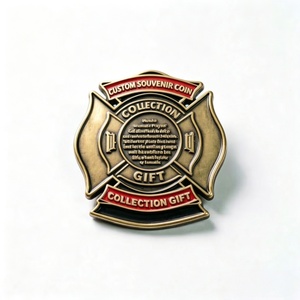 Distintivo in Metallo Smaltato a Doppia Faccia a Forma di <span class=keywords><strong>Camion</strong></span> dei Pompieri Personalizzato all'Ingrosso, Moneta Commemorativa per Attività di Squadra Placcata in Oro Anticato - Product Image 1