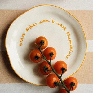 Assiettes en céramique de forme irrégulière en gros avec citations manuscrites - Vaisselle créative pour la maison, les restaurants et les cadeaux - Product Image 6