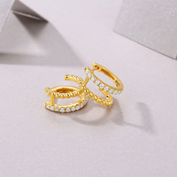 Boucles d'oreilles créoles tendance en argent sterling 925 plaqué or avec micro-incrustation de moissanite taille brillant rond pour femme 2,80g
