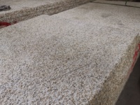 Dalles de granit BOTON STONE en pierre naturelle G602, surface flammée, gris sésame, pour escaliers et sols
