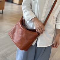Tas Selempang Kulit Sapi Asli Vintage Wanita, Tas Kurir Kulit Nabati Logo Kustom, Tas Tote Kapasitas Besar