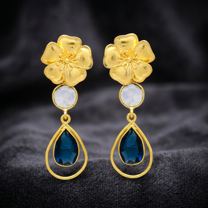 Pendientes de Flores Doradas con Zafiro, Chapados en Oro Hidroeloxado, Estilo Étnico, Hechos a Mano - Product Image 2