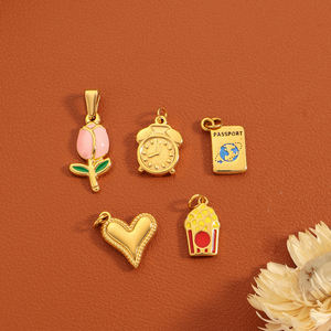 Ciondolo a Forma di Passaporto e Fotocamera alla Moda per Uomo e Donna, Placcato Oro 18K in Acciaio Inossidabile con Smalto, Charm a Forma di Patatine, Caffè e Fiori per Creazione di Gioielli - Product Image 2