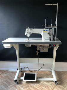 Japon JUKIs 1181N Machine à coudre industrielle robuste à point noué à aiguille unique avec crochet à double capacité - Product Image 5