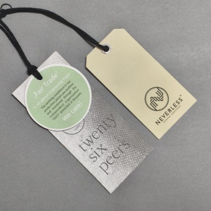 Etiquetas colgantes de papel negro personalizadas ZP-Luxury con estampado de lámina dorada Material de cartón reciclado para etiquetas de marca y ropa - Product Image 3
