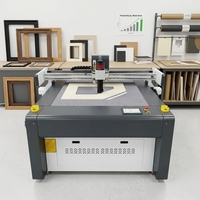 Cutter automatique CNC à couteau oscillant pour la découpe de précision de carton de montage, carton de passe-partout, encadrement d'images et présentoirs de galerie