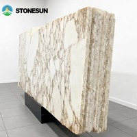 StoneSun Italienische Calacatta Gold Marmorplatten Luxuriöse Naturmarmorplatten für Küchenarbeitsplatten und Bodenfliesen in Villen und Hotels