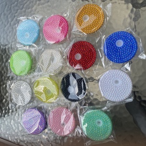 Couvercles de bocaux Mason réutilisables multicolores de haute qualité avec strass brillants et trou pour <span class=keywords><strong>paille</strong></span>, pour gobelets et tasses en verre de 16 oz - Product Image 1
