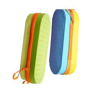 Portable Lightweight Fashion Silicone Makeup Bag with <b>Soft</b> Handle Durable Waterproof Cosmetic Pouch and Zipper Closure - Product Image 4