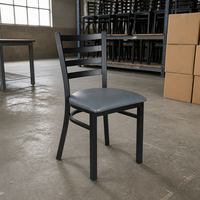 Chaise de salle à manger élégante avec cadre en métal, siège rembourré en cuir PU noir, design personnalisé de luxe, chaise de restaurant