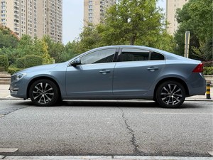 2019 Volvos S60 intérieur foncé Turbo AWD R16 taille de pneu boîte de vitesses automatique gauche alliage d'aluminium ACC cuir <span class=keywords><strong>voiture</strong></span> d'<span class=keywords><strong>occasion</strong></span> - Product Image 2