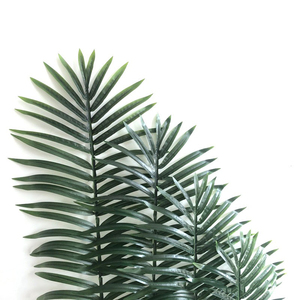 Grandes feuilles <span class=keywords><strong>de</strong></span> <span class=keywords><strong>palmier</strong></span> artificielles recouvertes <span class=keywords><strong>de</strong></span> latex, branche <span class=keywords><strong>de</strong></span> <span class=keywords><strong>palmier</strong></span> Areca artificielle géante <span class=keywords><strong>de</strong></span> 1,4 m pour la décoration d'événements tropicaux et l'aménagement paysager - Product Image 4