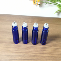 Vente en gros de flacons en verre ronds bleus vides de 10 ml pour huiles essentielles avec bille roulante en métal