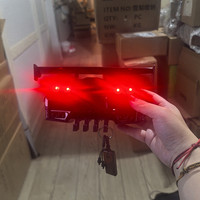 Organisateur de clés de voiture LED grande taille avec crochet et charge USB, crochets à clés créatifs en plastique de luxe en forme de R35 à fixer au mur avec éclairage