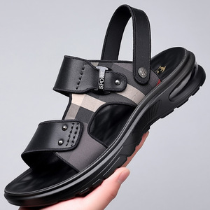 Sandalias planas para hombre, de cuero suave, informales, para verano, para exteriores, sin cordones, con amortiguación de aire, para la playa, para jóvenes - Product Image 1