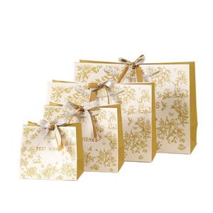 Sacs cadeaux en papier extra larges avec logo personnalisé, sacs de shopping de luxe abordables et surdimensionnés pour les cadeaux d'anniversaire festifs - Product Image 1