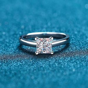 Bague en or véritable 18 carats avec un petit diamant carré taille princesse de 1 carat, diamant solitaire cultivé en laboratoire, bijoux fins - Product Image 2