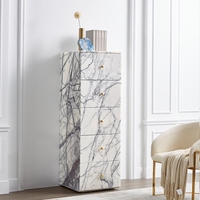 Commode haute moderne en marbre blanc à 5 tiroirs, meuble de rangement étroit avec poignées dorées pour le salon, la chambre à coucher, le couloir