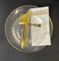 Service de table doré 175 pièces - Assiettes jetables transparentes à bord doré, très résistantes, comprenant 25 assiettes plates et à salade, gobelets, et couverts