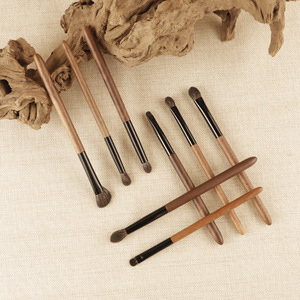 8-Piece <b>Eye</b> Brush Set Wooden Handle Animal Hair Makeup Brushes For Eyeshadow Application - Product Image 2